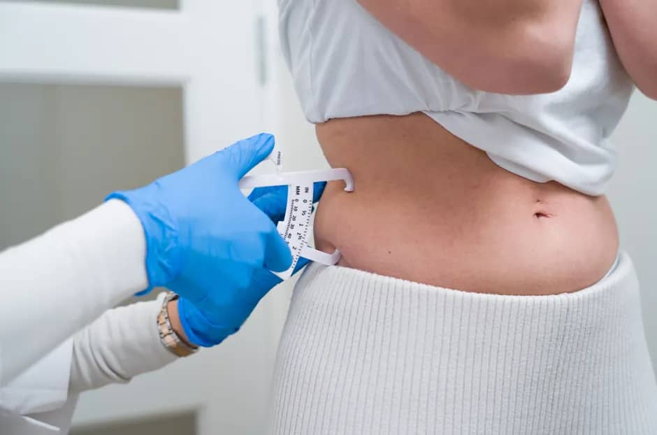 Vetlaagmeting van de heup tijdens een consult bij RB Clinics