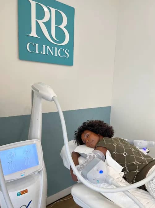 Bovenarmbehandeling met Clatuu Alpha bij RB Clinics