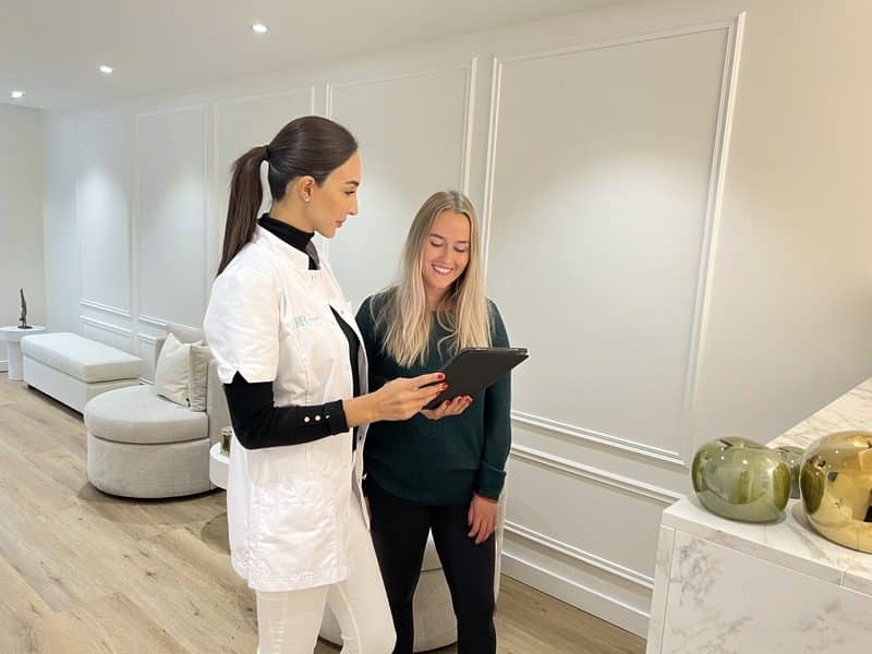 RF behandeling versus traditionele huidverstrakking: wat werkt beter? | RB Clinics Amsterdam