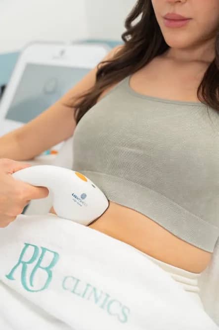 Laserbehandeling van de bikinilijn met de LightSheer bij RB Clinics