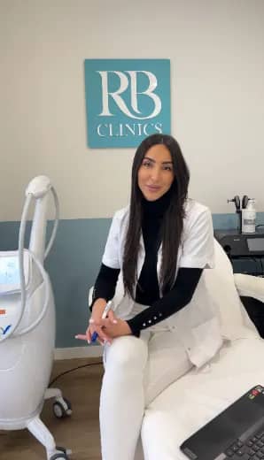 Specialist van RB Clinics in de behandelruimte